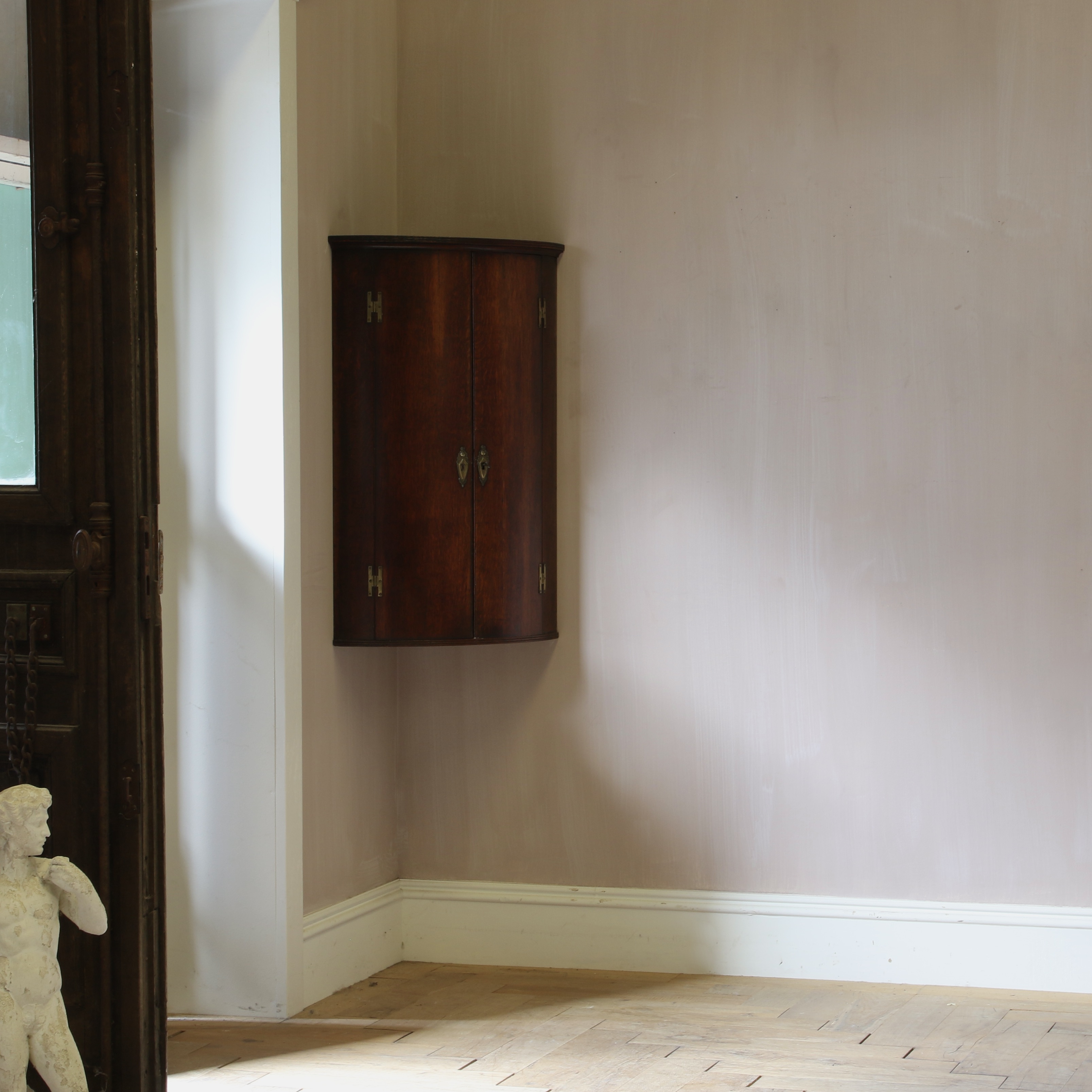 149-31 - English Bowfronted Corner Cupboard